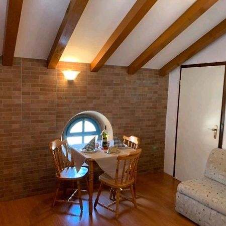 Lovely Studio Apartments Mali Raj Orsera Esterno foto