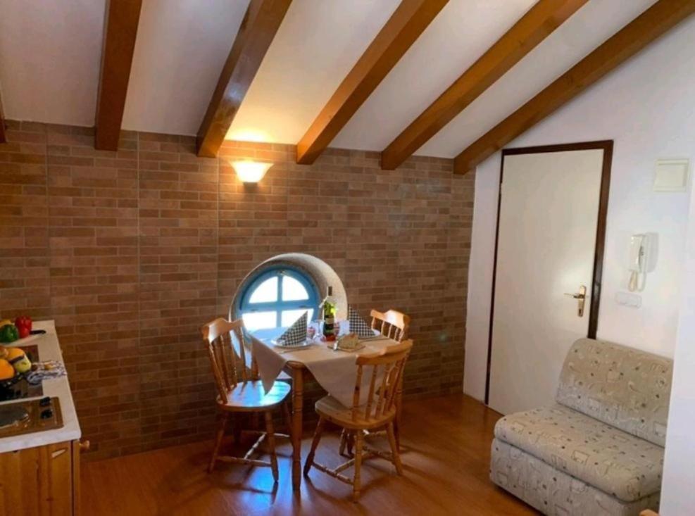 Lovely Studio Apartments Mali Raj Orsera Esterno foto