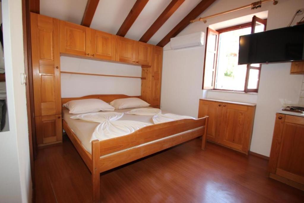 Lovely Studio Apartments Mali Raj Orsera Esterno foto