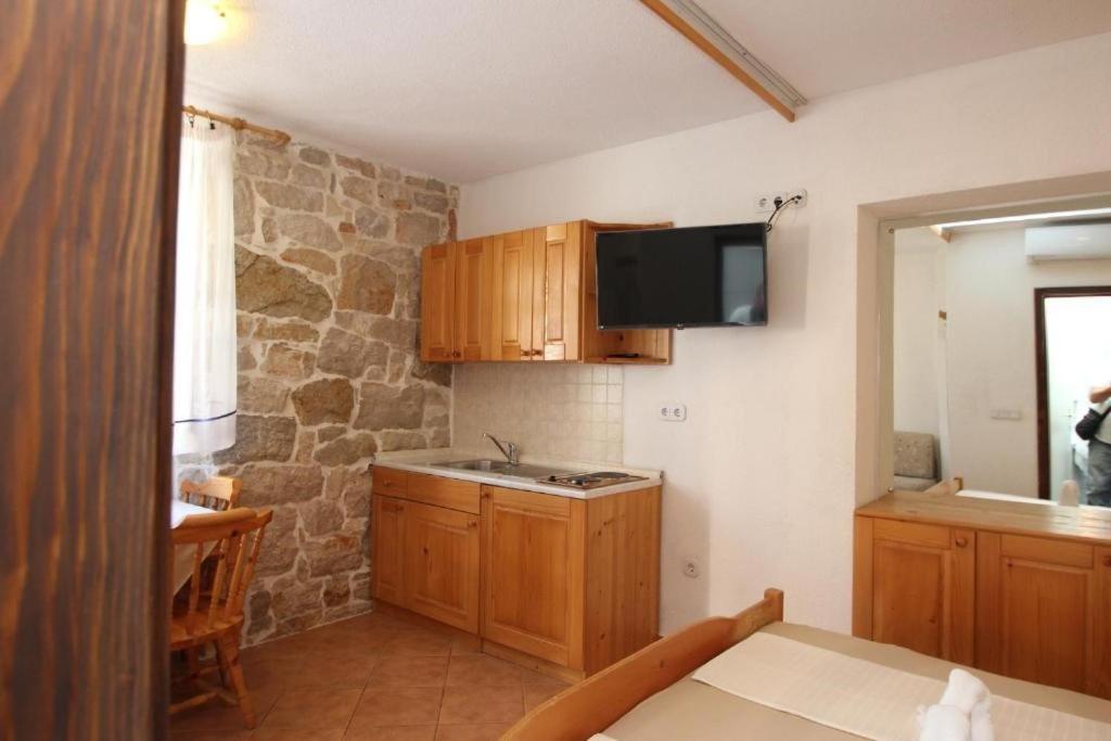 Lovely Studio Apartments Mali Raj Orsera Esterno foto