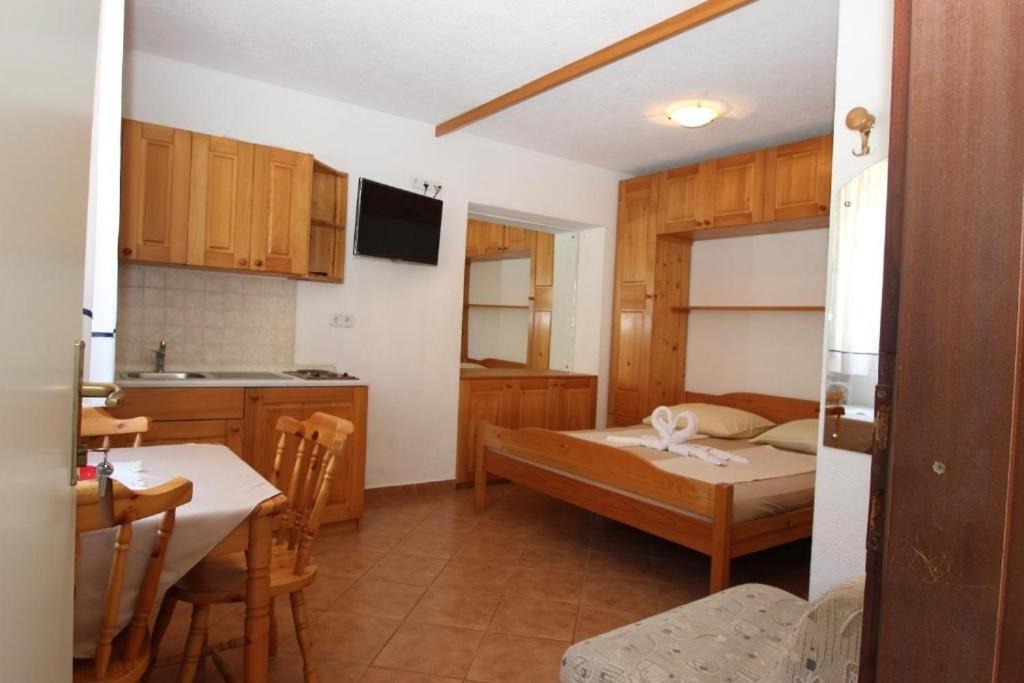 Lovely Studio Apartments Mali Raj Orsera Esterno foto