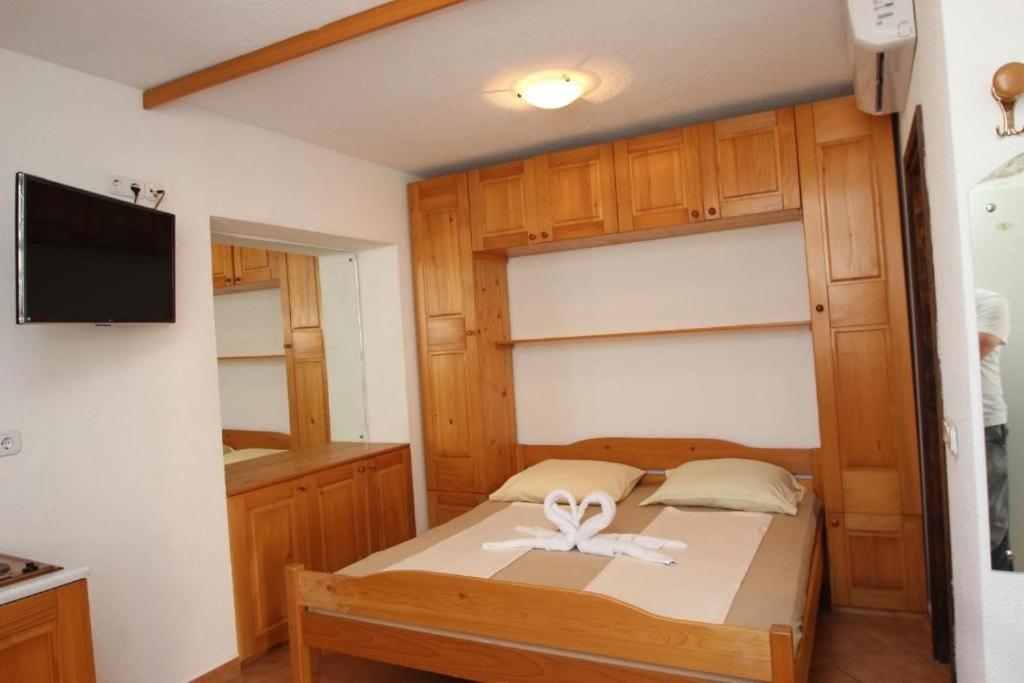 Lovely Studio Apartments Mali Raj Orsera Esterno foto