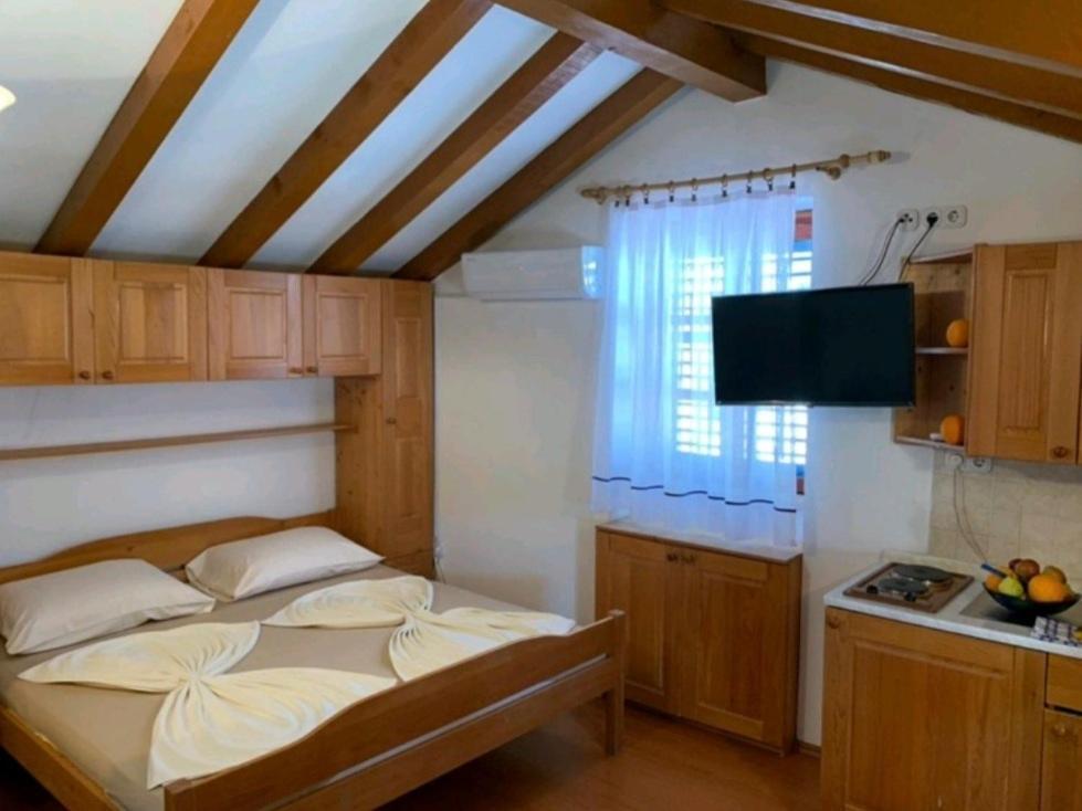 Lovely Studio Apartments Mali Raj Orsera Esterno foto