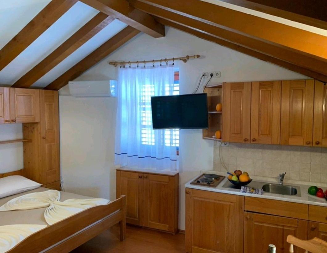 Lovely Studio Apartments Mali Raj Orsera Esterno foto