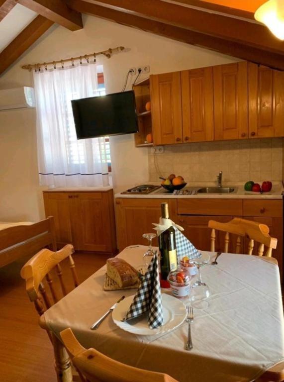 Lovely Studio Apartments Mali Raj Orsera Esterno foto